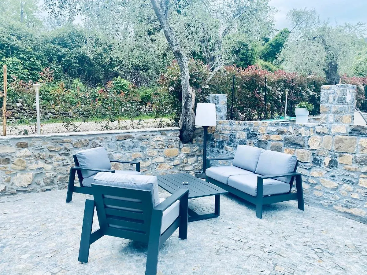 Casa vacanze gli ulivi Borgomaro 0*,  Italia